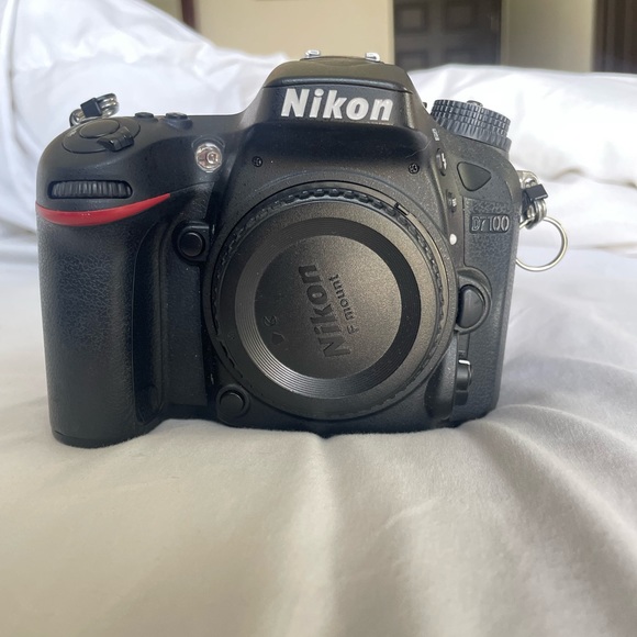 Nikon D7100 Barely used.